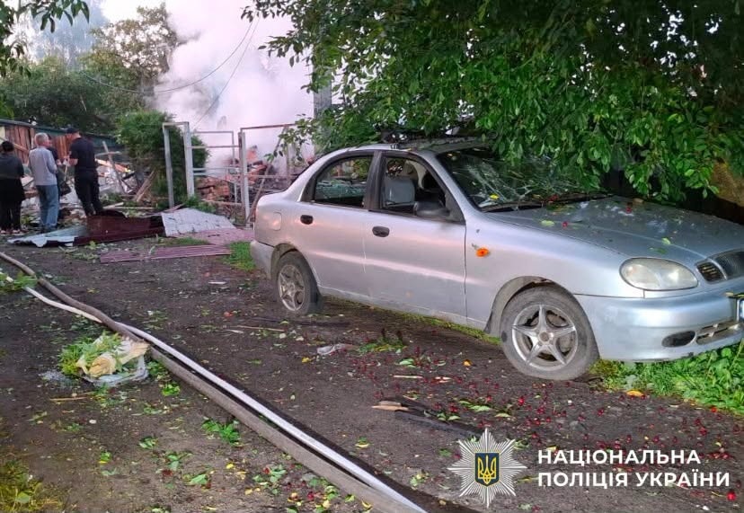 Поліція документує наслідки ворожої атаки на Чернігівщині: є постраждалі