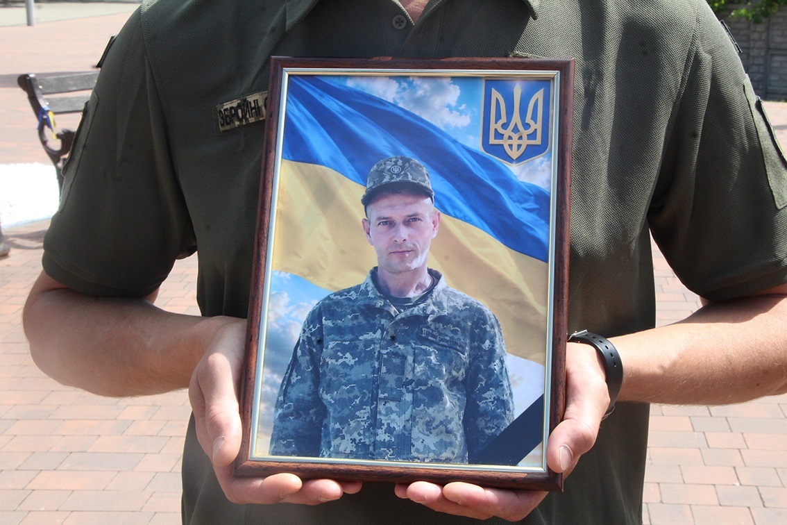 Ніжинська громада прощалася із загиблим воїном Музикою Русланом Миколайовичем